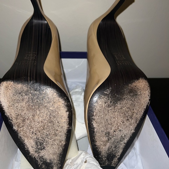 Stuart Weitzman size 10 - Can be worn to the office or out with friends. - Picture 11 of 12